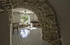 Гостиница The Nest - A Romantic Vacation Home in Ein Kerem - Jerusalem  Иерусалим